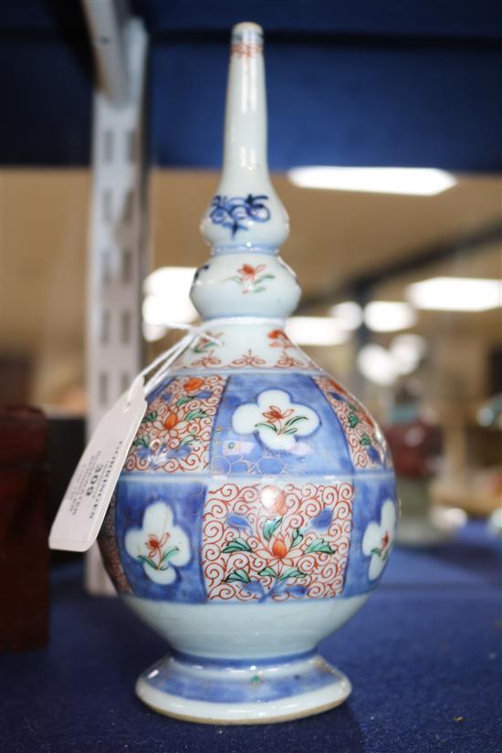 A Chinese export verte Imari rosewater sprinkler, early 18th century 21cm.